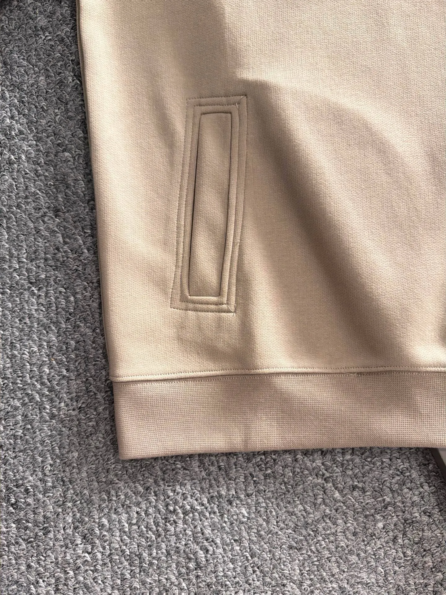 Balenciaga 2026 Long Sleeve Sweatshirts for Men and Women Same Style Many Stars Same Style, Top Original Version Feel Free to Compare 🆚The fabric is custom-dyed and slightly spray-painted and distressed. The fabric, material, and details are consistent with the original version. Special cotton and linen fabrics are used. The cost of the fabric is extremely expensive. It is twice as expensive as pure cotton materials. We will do better at all costs. Three standards are complete. The comparison between non-market products and our fabrics is very different. Only the top version is made! Size: M-4XL